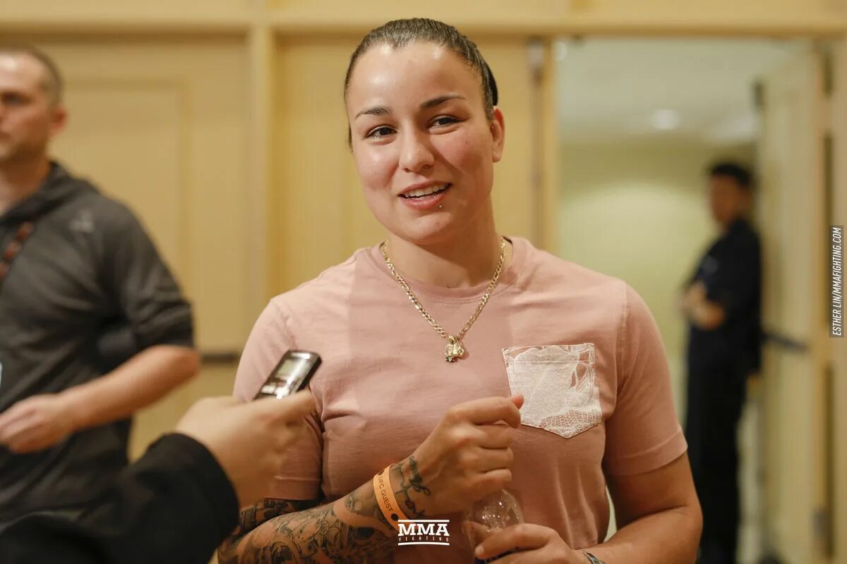 Ракель пеннингтон боец. Кортни пеннингтон. Raquel pennington ufc. Чемпионка bellator liz carmouche. Пенингтон.
