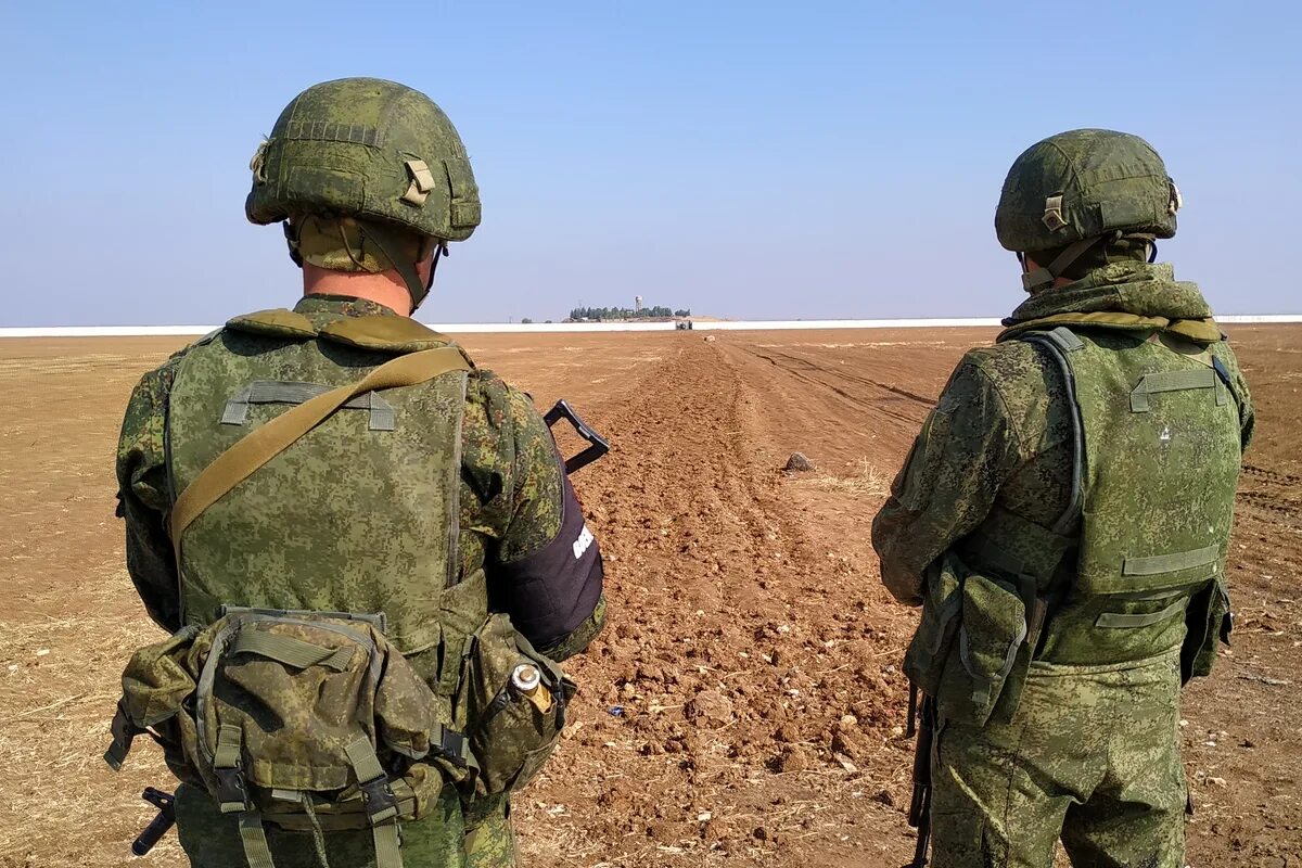 Банка российских военных. Российские военные. Солдат Российской армии. Солдат армии России. Солдат вс РФ.