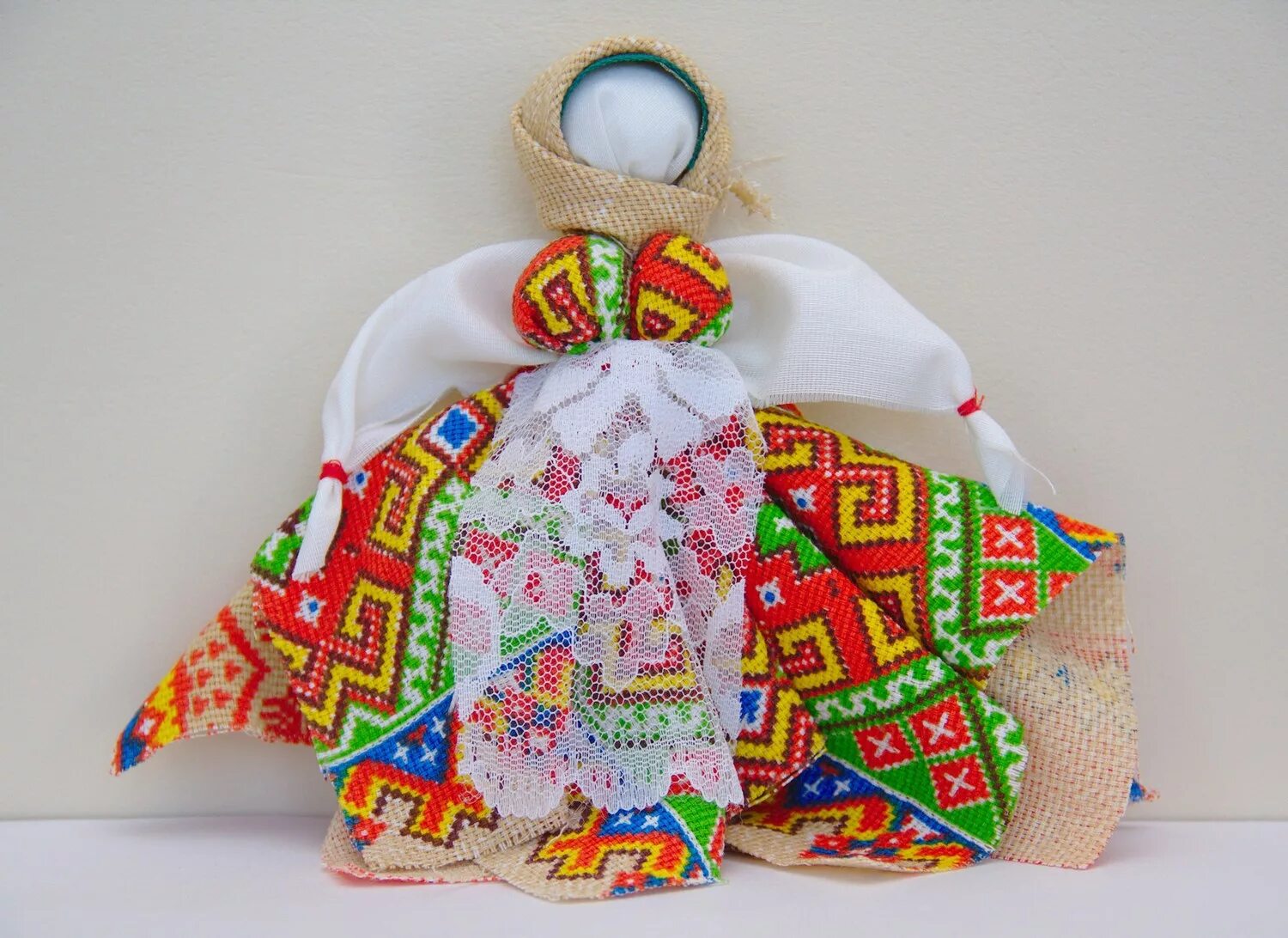 Лоскутная кукла. Куклы из лоскутов. Кукла оберег вепсская кукла капустка, рванка. Кукла из лоскута. Панно из тряпичных кукол.