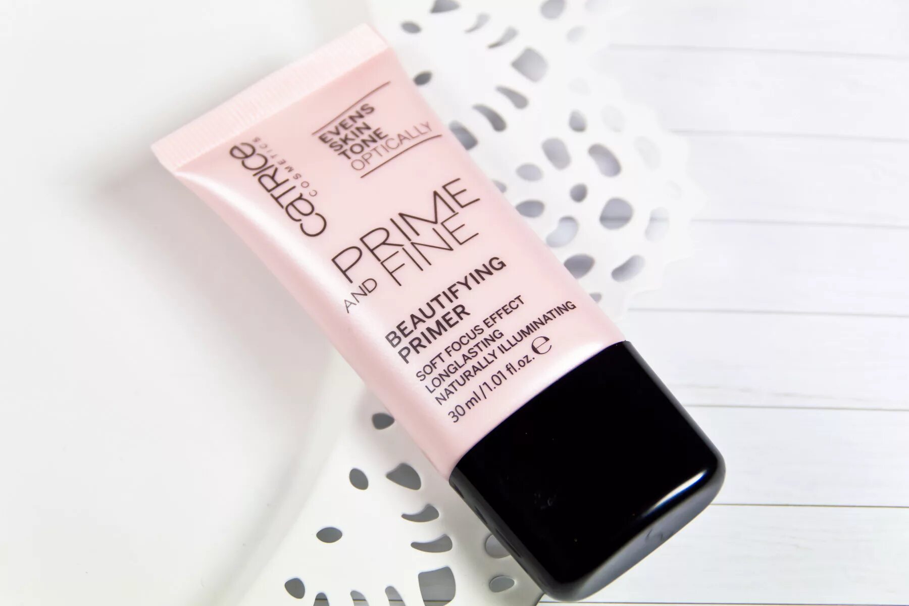 Catrice Prime and Fine primer. Катрис праймер для лица. Catrice Prime and Fine Poreless Blur primer. Катрис база под макияж.