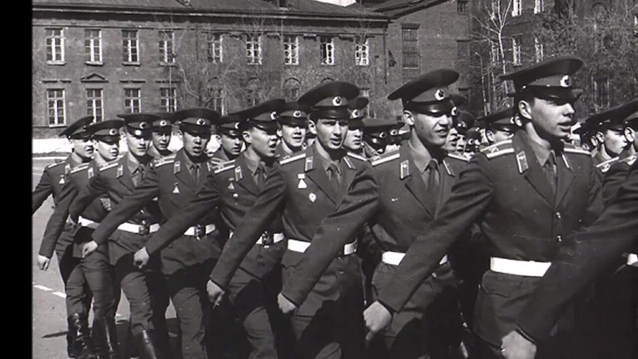 Ивваиу иркутск. Учебный аэродром ивваиу. Памятник курсантам ивваиу в иркутске. Иркутское военное летное училище. Иркутск высшее военное училище.