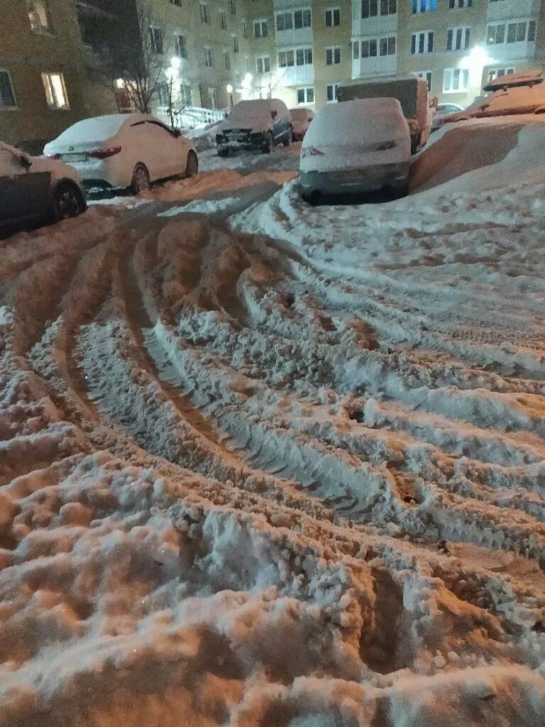 Дорогу завалило снегом. Неубранный снег СПБ. Неубранный снег на дорогах. Снег на дороге. Питер завалило снегом.