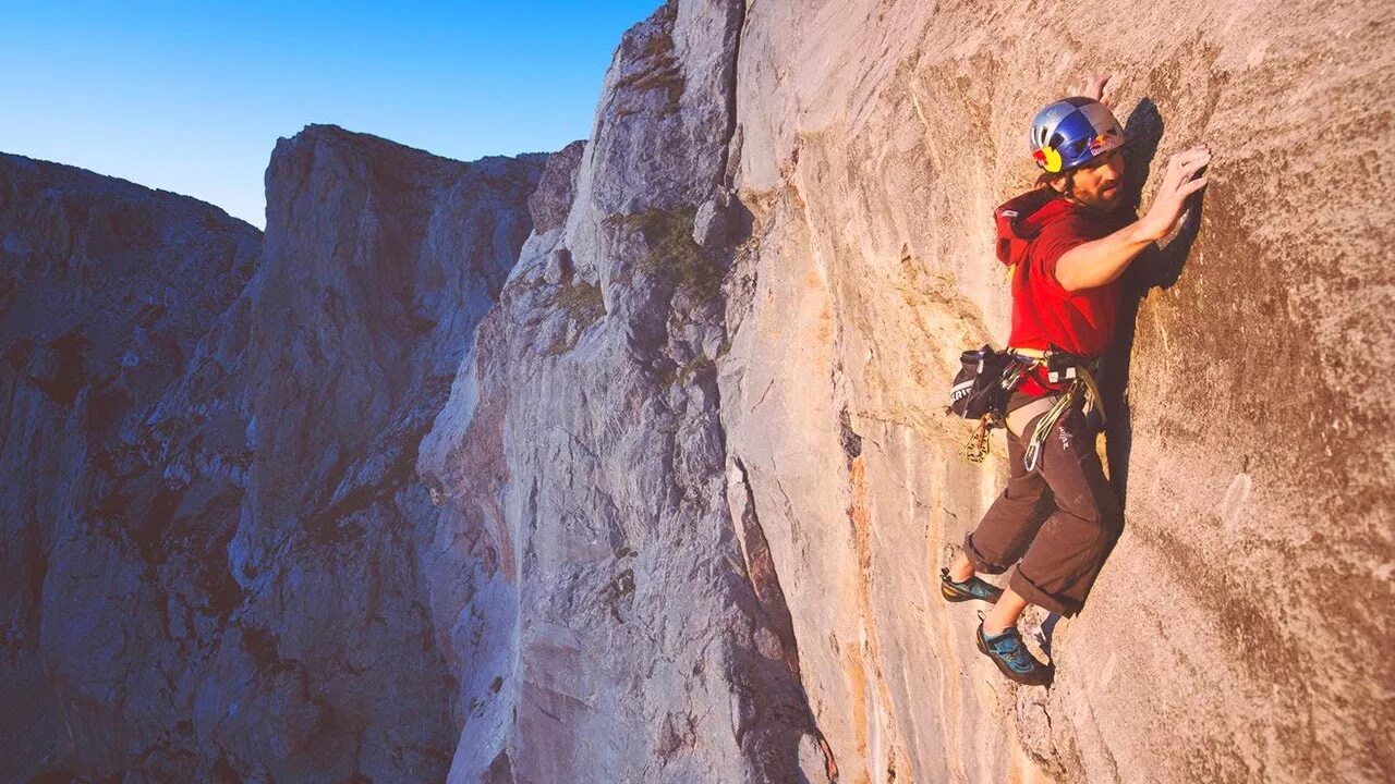 Kilian Climber. Скалолазание/альпинизм (Summit/Rock Climbing). Скалолазание в горах. Альпинист на горе. Climb now