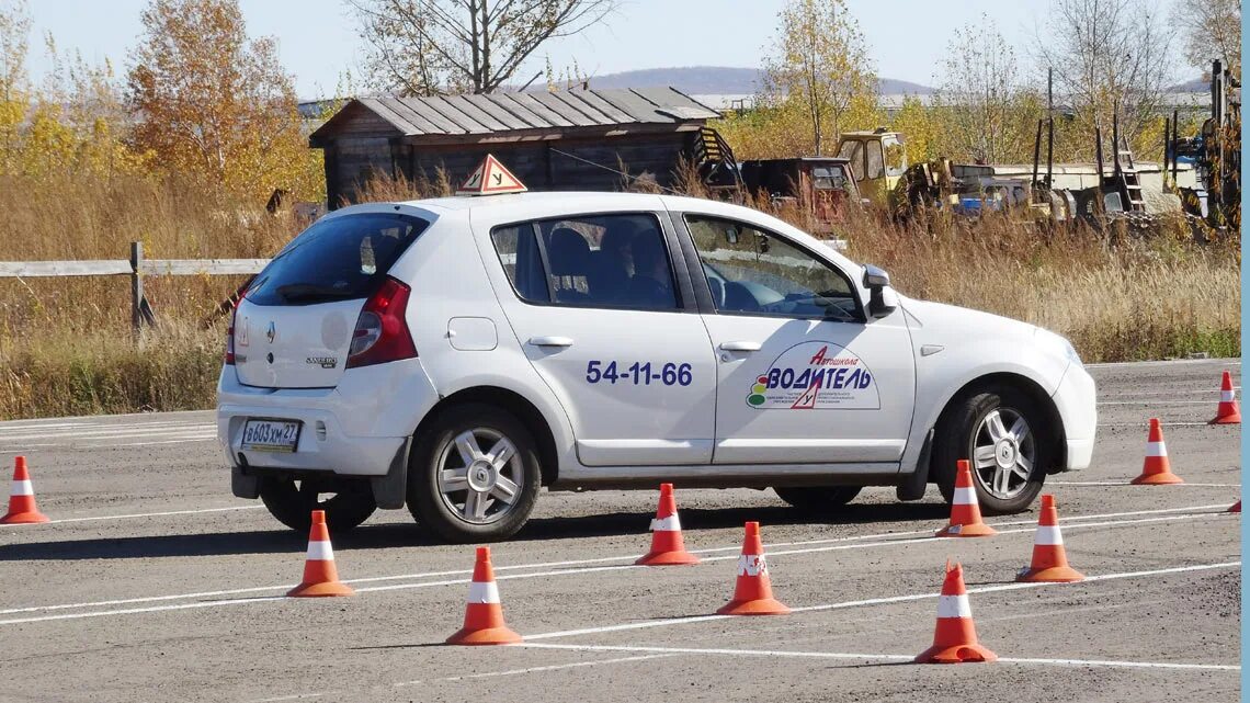 Авто дром саяногорска. Автошкола проспект марченко 22. Автодром южное шоссе 121. Калинина 78 автодром салават. Автошкола люкс автодром.