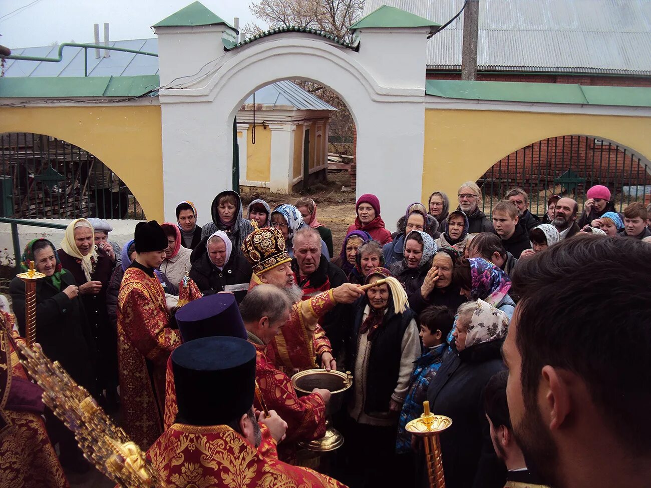 Церковь Димитрия Солунского в Дмитровске. Отец Антоний храм Дмитрия Солунского. Дмитровск-Орловский. Дмитровск Орловская область. Погода дмитровск на 10 дней