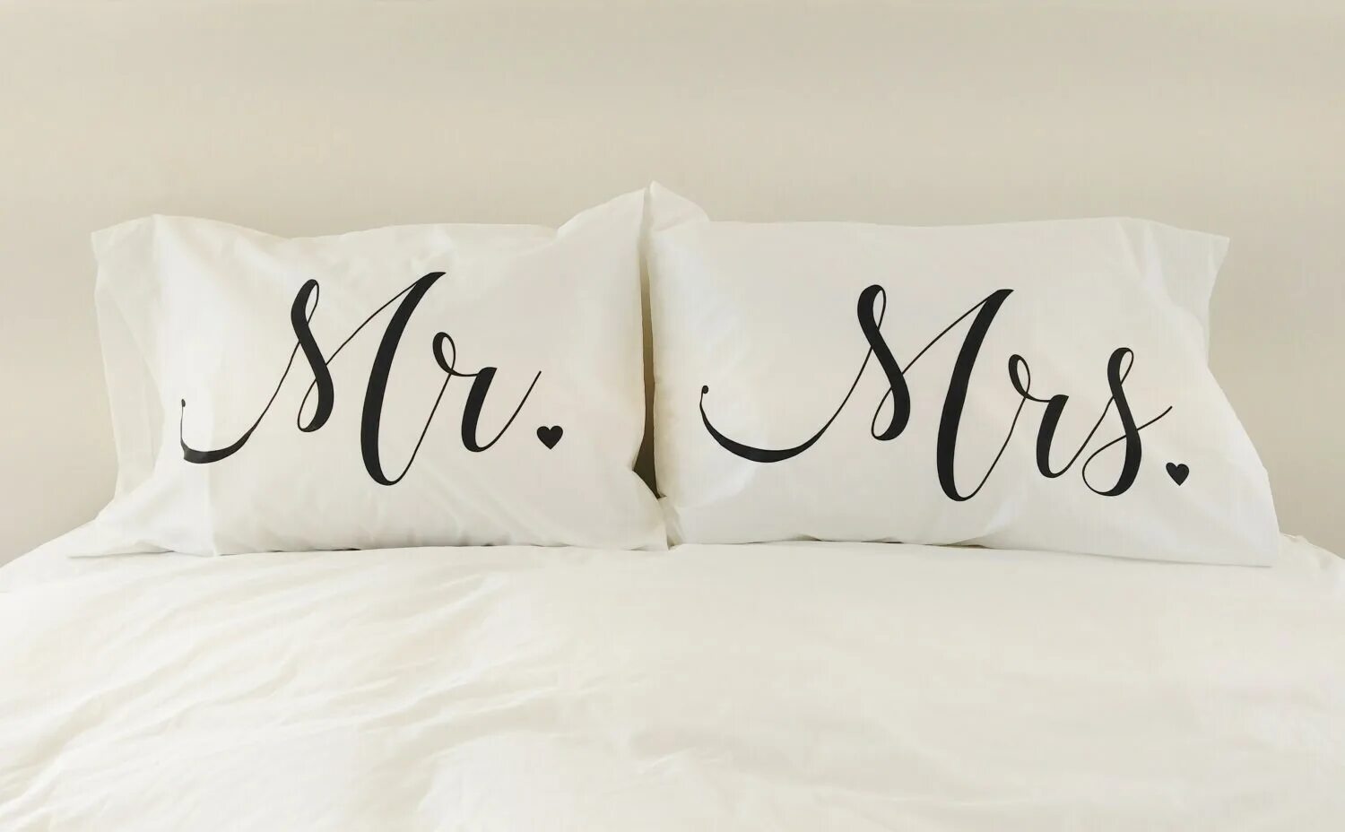 Mr mrs. Подушки mr и mrs. декоративное слово mr and mrs. mr mrs вектор.