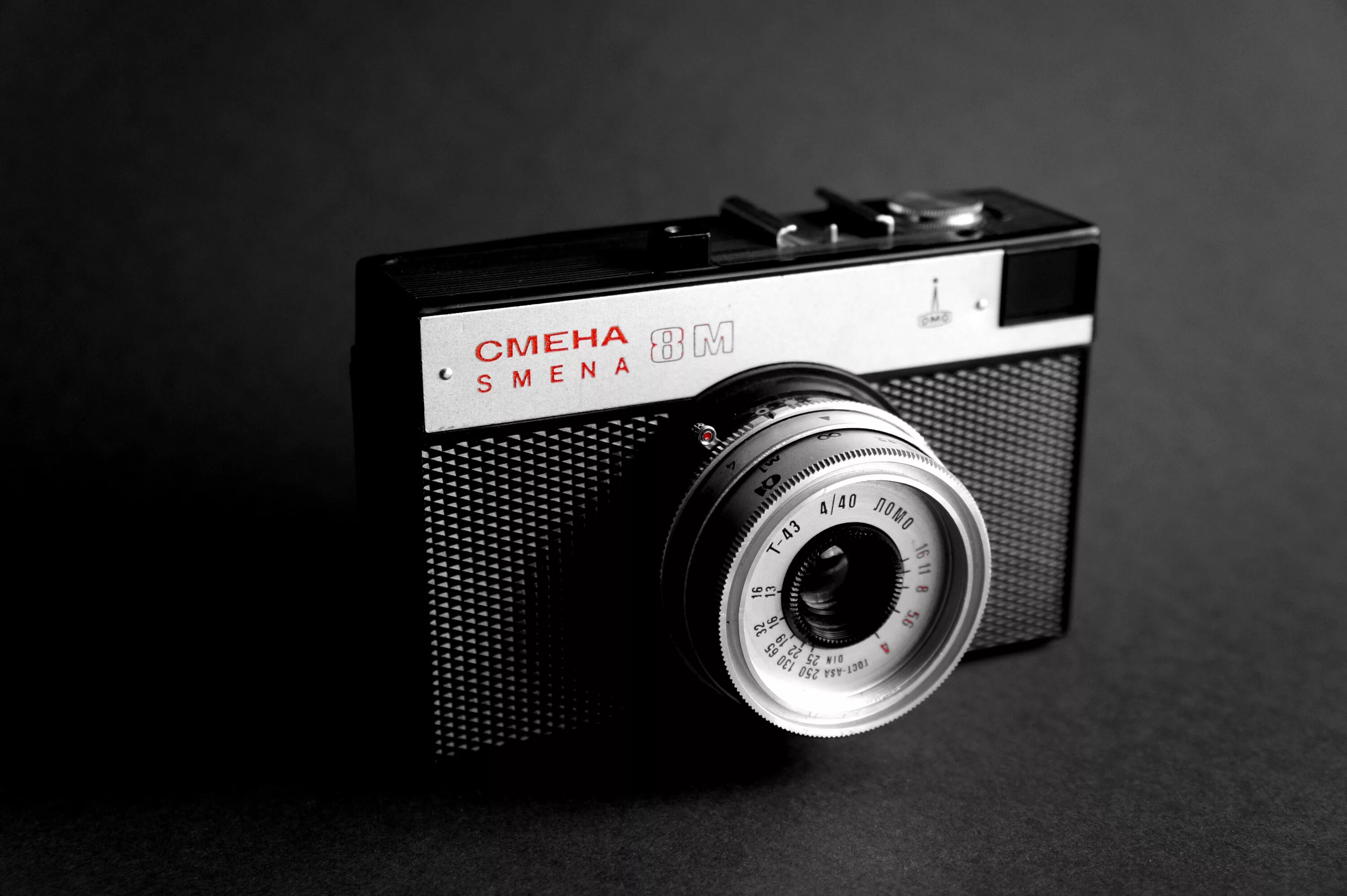Камера стала черно белой. Старый фотоаппарат. Фотоаппарат чб. Фотокамеры черно белая. Черно белый старый фотоаппарат.