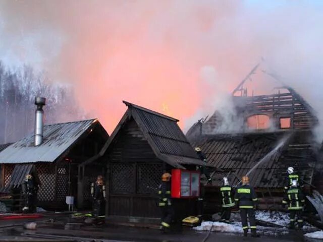 Ресторан подворье Павловск сгорел. Гутцайт подворье в Павловске. Ресторан подворье Павловск. Сгорел я любимый