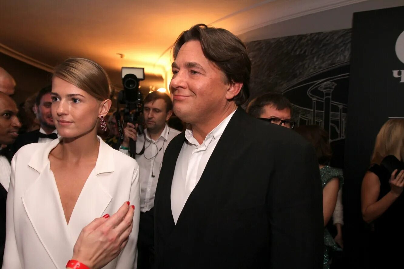 анна силюнас и константин эрнст. константин эрнст дети. первая жена эрнста. юлия снигирь и эрнст. эрнст семья и дети фото.