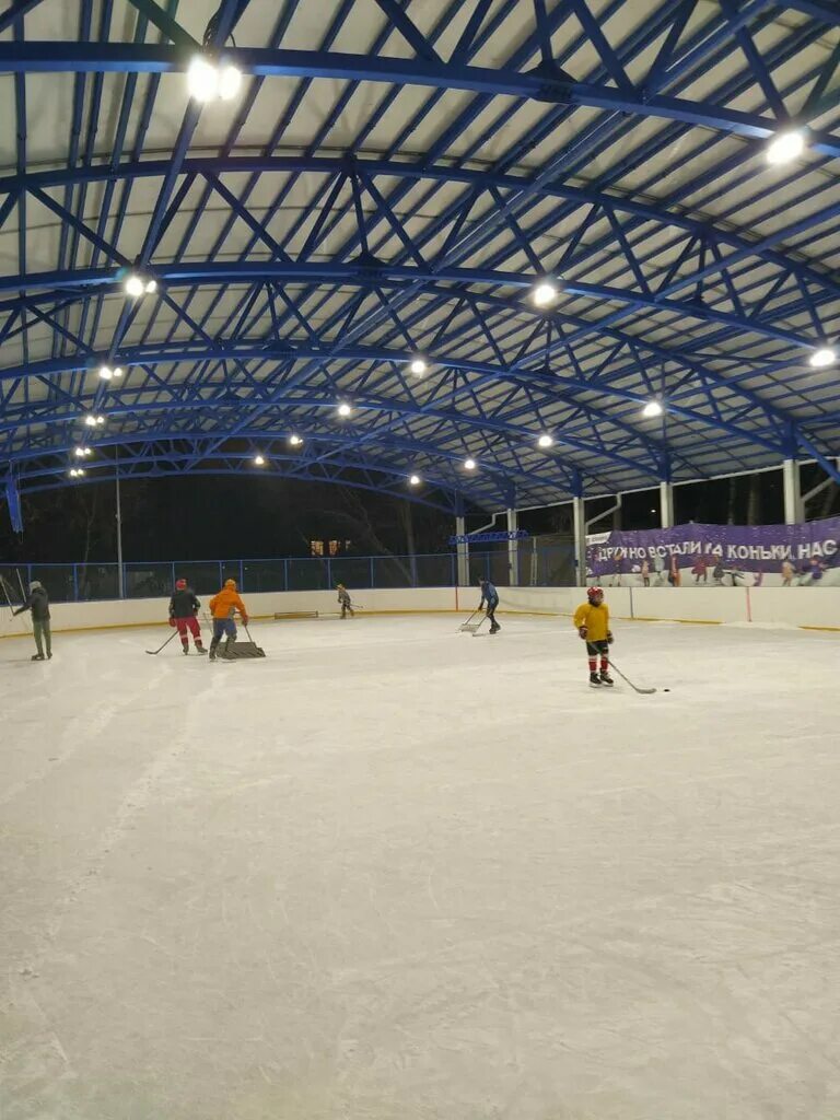 Каток с искусственным льдом москва. Каток в районе котловка. Катки с синтетическим льдом в москве. 8ой воздушной армии. Каток с искусственным льдом москва.