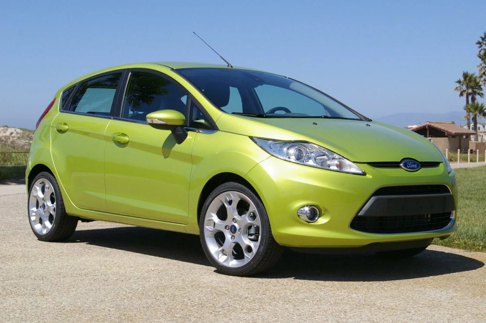 Недорогое качественное авто. Ford Fiesta. Ford Fiesta 2009. Ford Fiesta 2011. Ford Fiesta 4.