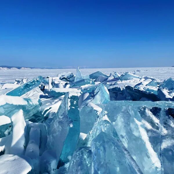 Озеро байкал 40. Лед Байкала панорама. Зимний Байкал обои. Байкал национальное достояние. Байкал зимой панорамные фото.