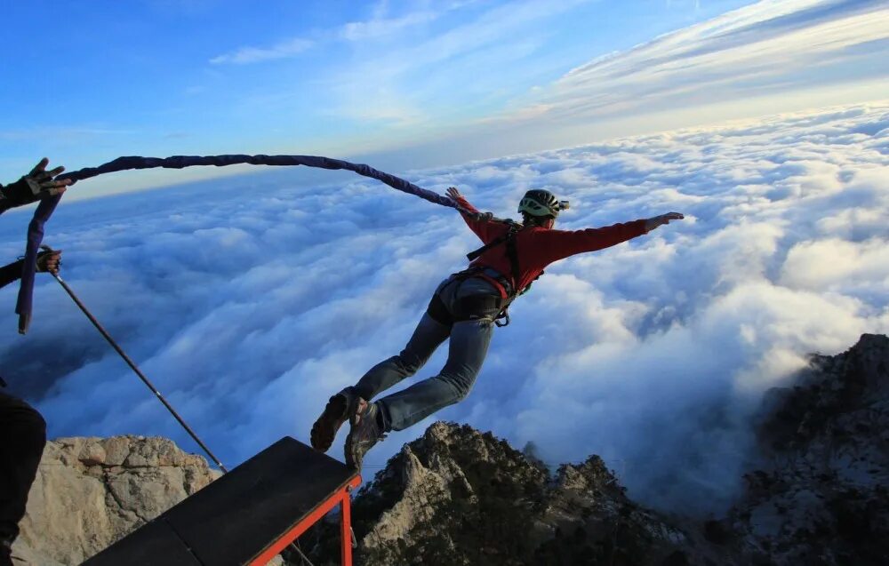 Прекестулен, норвегия парашют. Ласточкино гнездо бэйз джампинг. Вингсьют бейсджампинг. Костюм-крыло (вингсьют) белка летяга. Норвегия бейсджампинг.
