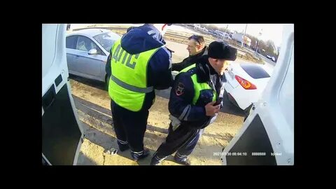 Дпс обыскивает пассажиров