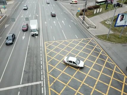 Перекресток желтый