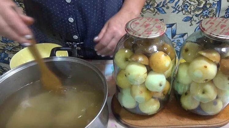 Компот из груш на зиму. Компот из яблок. Компот из сухих яблок и груш. Грушевый компот на зиму. Компот из сухофруктов.