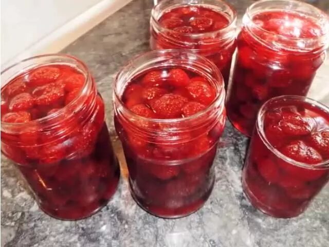 Варениек. Варенье из виктории на зиму. Варенье из клубники. Как сварить джем из виктории. Густое варенье из клубники.