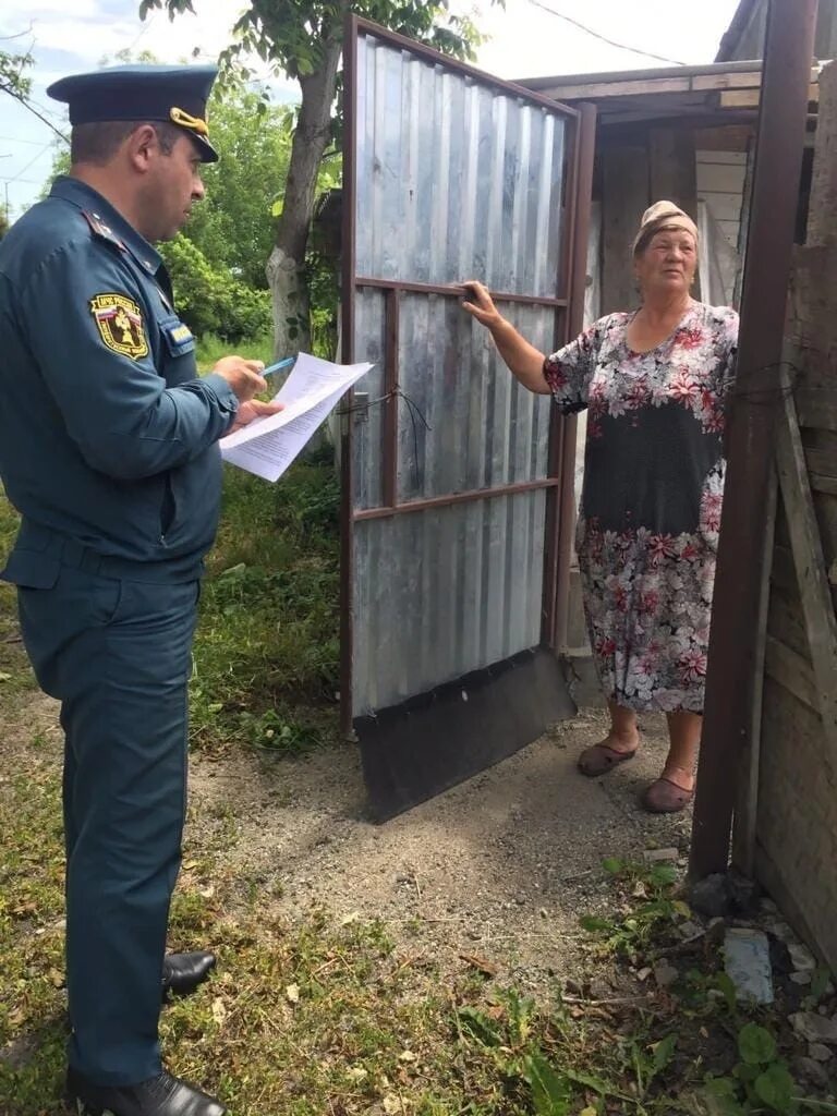 Главное черкесск. Черкесск новости. МЧС обходы жильцов фото. Связь МЧС по КЧР.