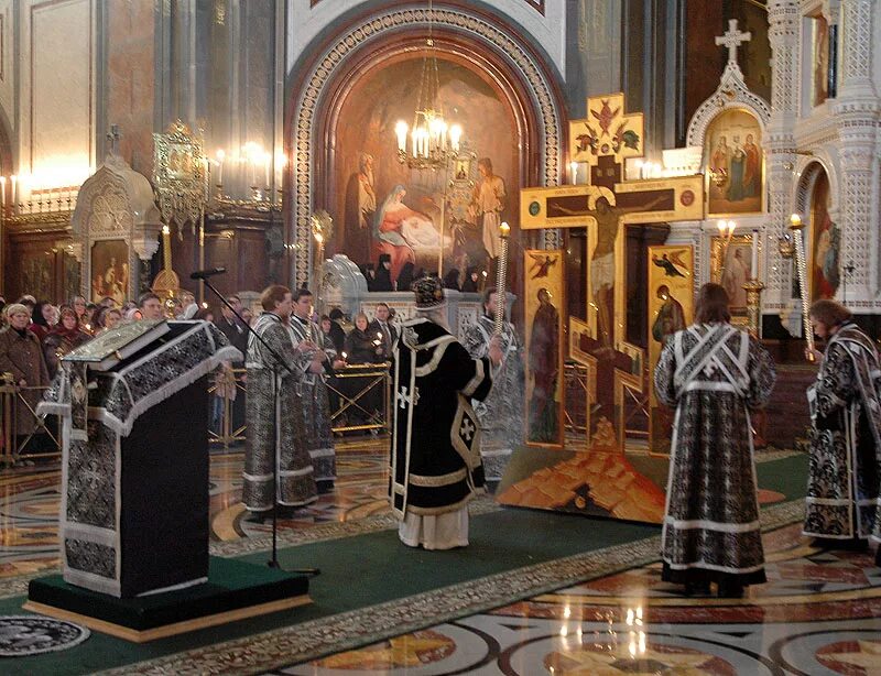 Облачение в чистый четверг. 12 евангелий в великий. чтение 12 евангелий в великий четверг. богослужение 12 евангелий. в храме великий четверг.