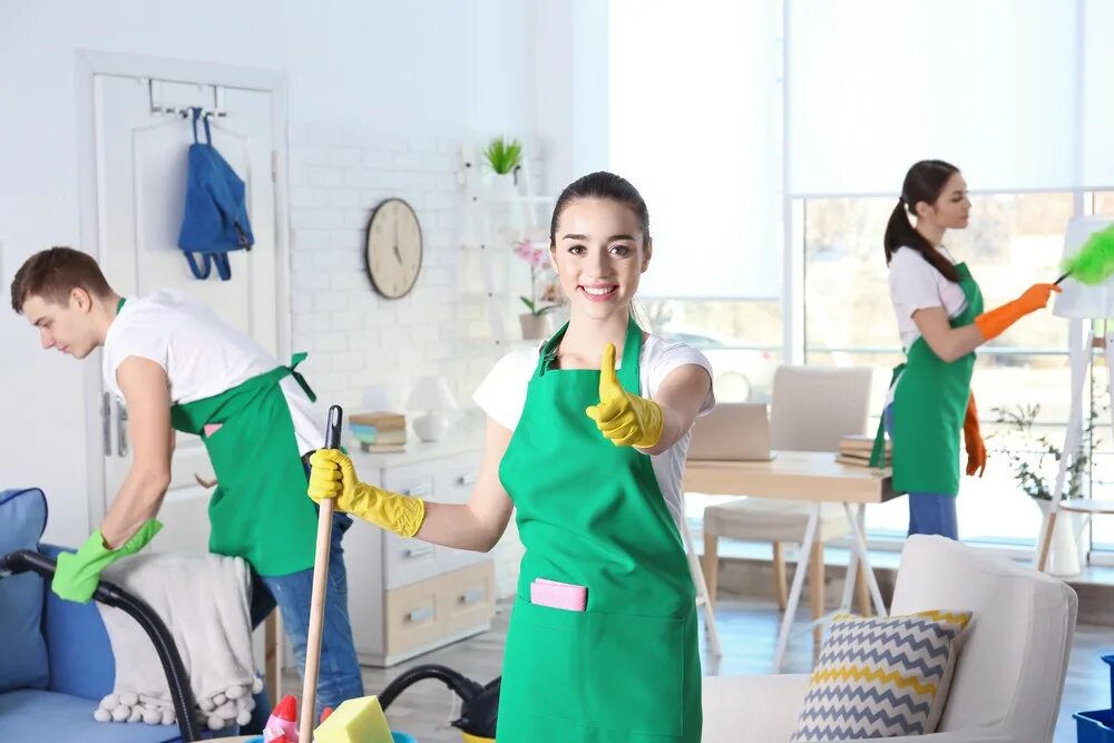 Клининг. Уборщица. Лучшие сервисы уборки в москве. Лучшие сервисы уборки в москве. Уборщица в офисе.