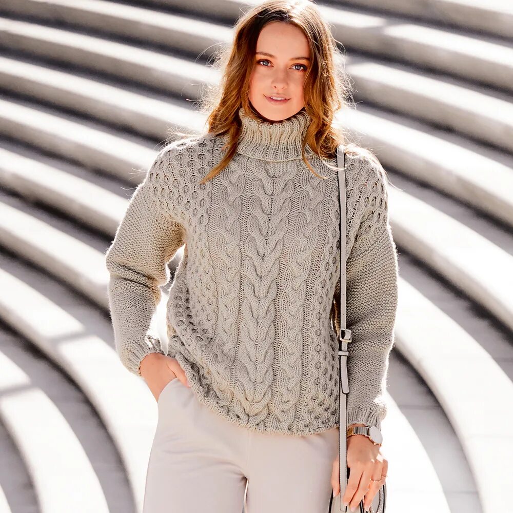 Вязка свитера. Вязка свитера. Шерстяной свитер женский ручной вязки. Свитер крупная вязка. Вязка свитера.