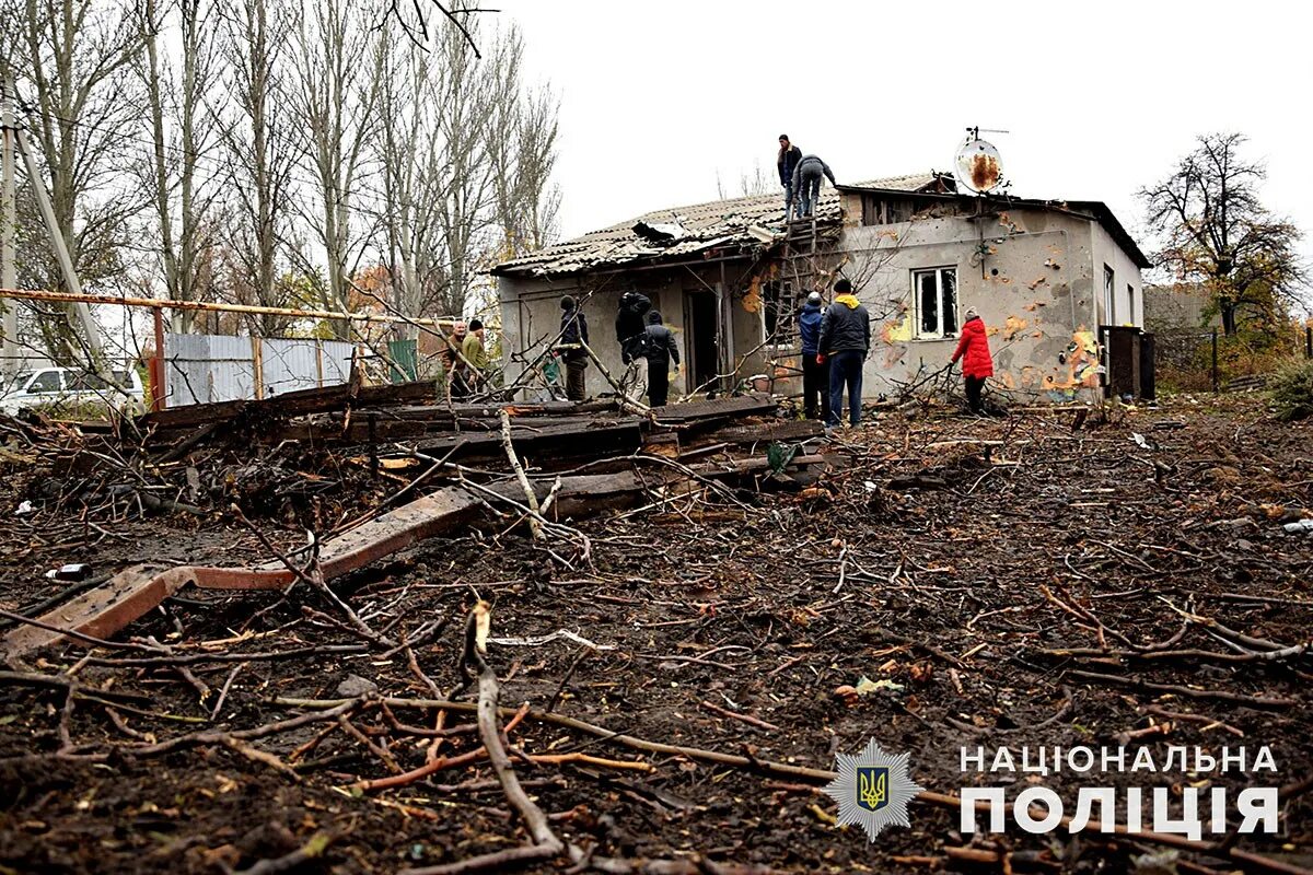 Обстрел склада в покровске. Разрушенные города украины. Разрушенные дома в донецке. Покровск видео сегодня. Покровск видео сегодня.