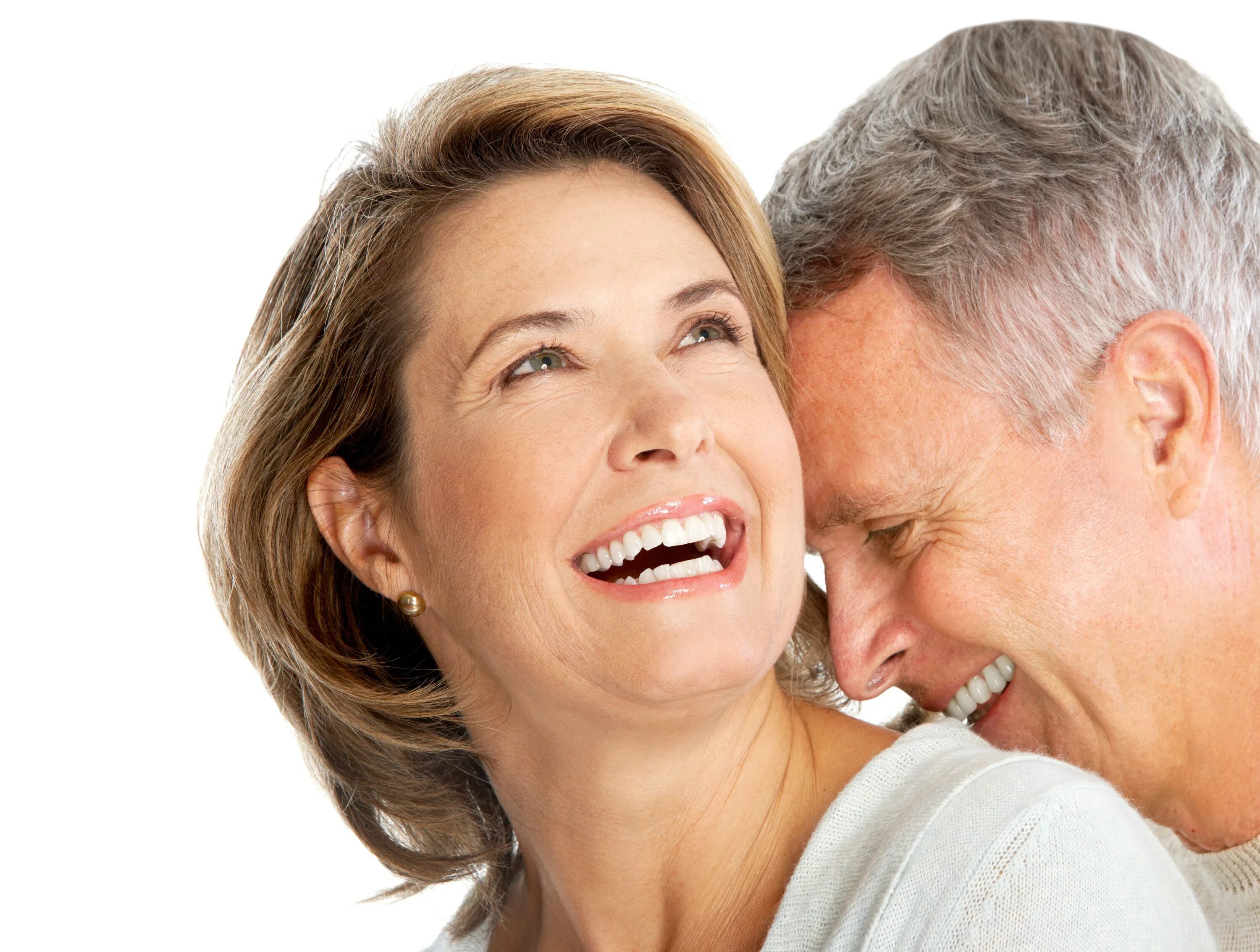 Мужчина и женщина среднего возраста. Мужчина и женщина в возрасте. Счастливая пара в возрасте. Пожилая женщина улыбается.