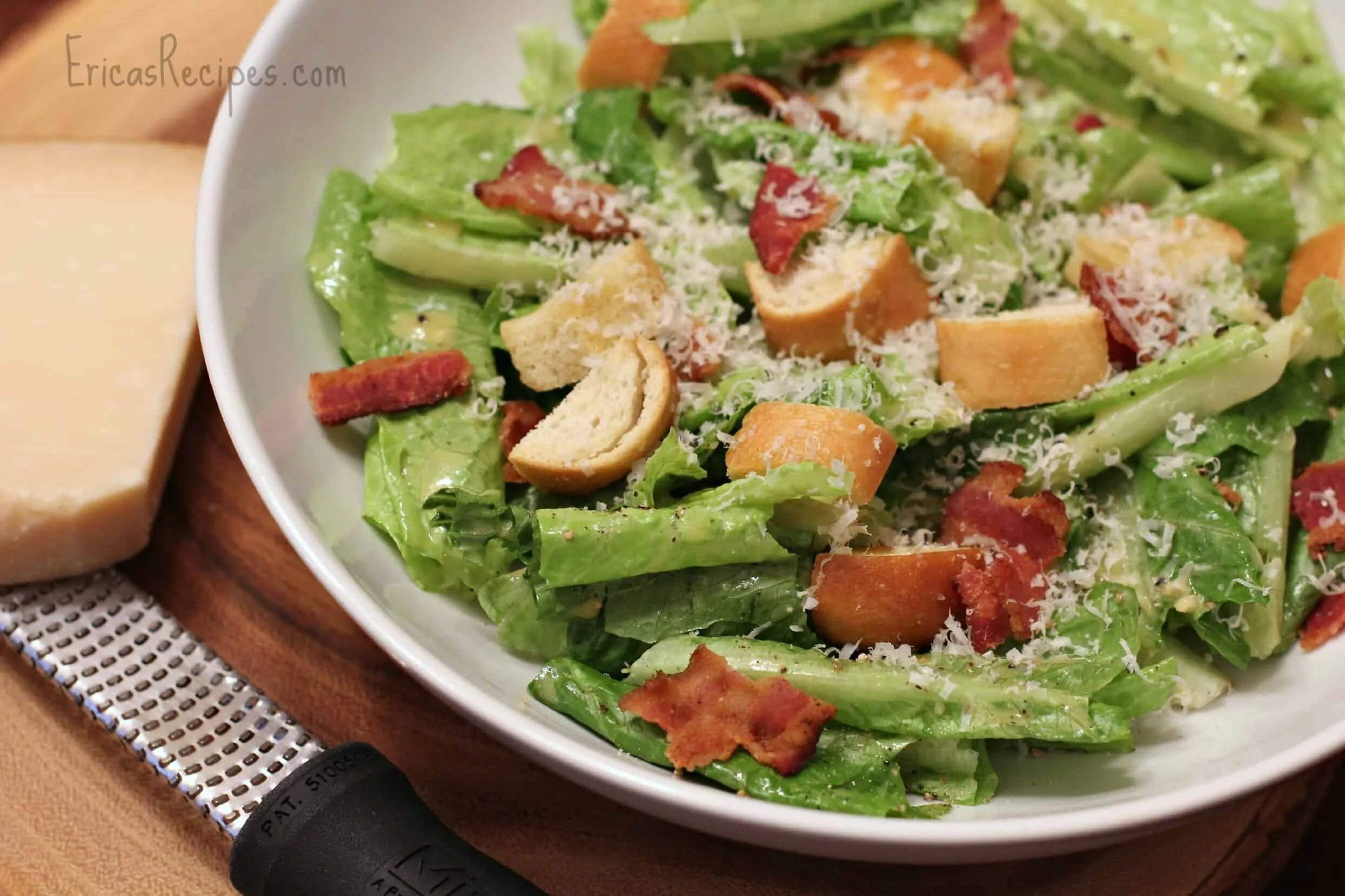 Какой салат при панкреатите. Вегетарианские салаты. Caesar Salad ingredients.