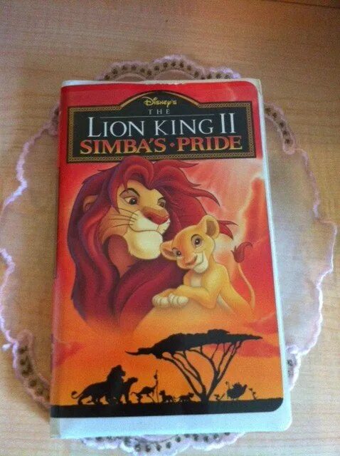 Диски лев. Король Лев 2 VHS. The Lion King 2 Simba's Pride. Свеча Король Лев. Король Лев диск.