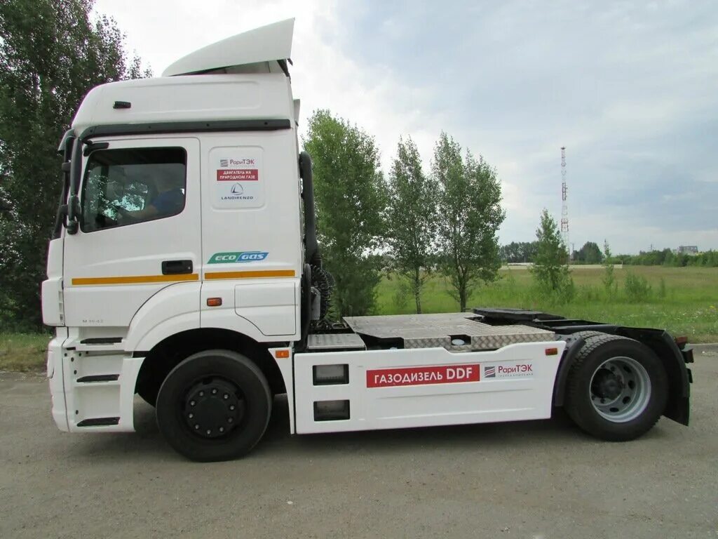 Спойлер камаз 5490. Спойлер камаз 5490. Камаз-5490-т5 седельный тягач. Спойлер камаз 65206. Камаз 5490 нео тягач седельный.