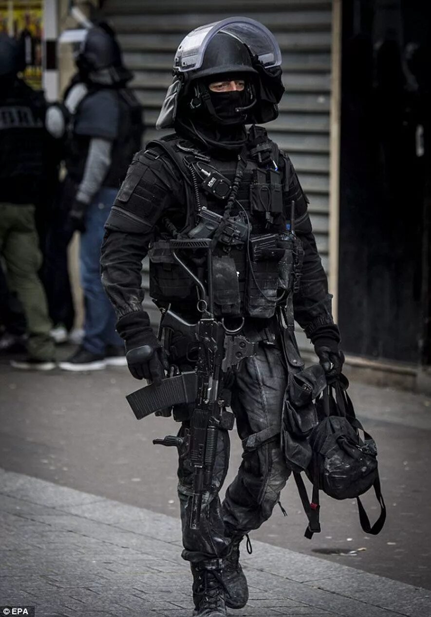 Немецкое спецподразделение gsg 9. Экипировка ратник 2018. Бронежилет нато woodland. Бронежилет цсн фсб. Обмундирование страйкбола emr.