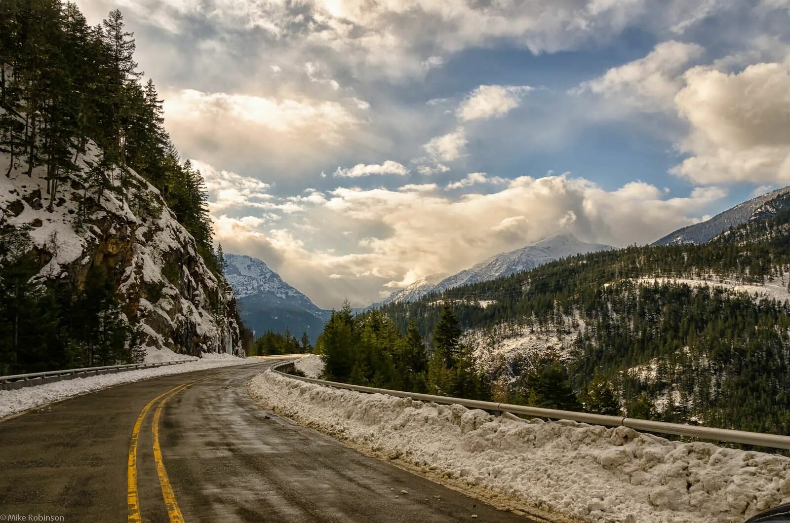 Слушать дорога в горы. Дорога через горы. дорога в гору. горная дорога. дороги в горах.