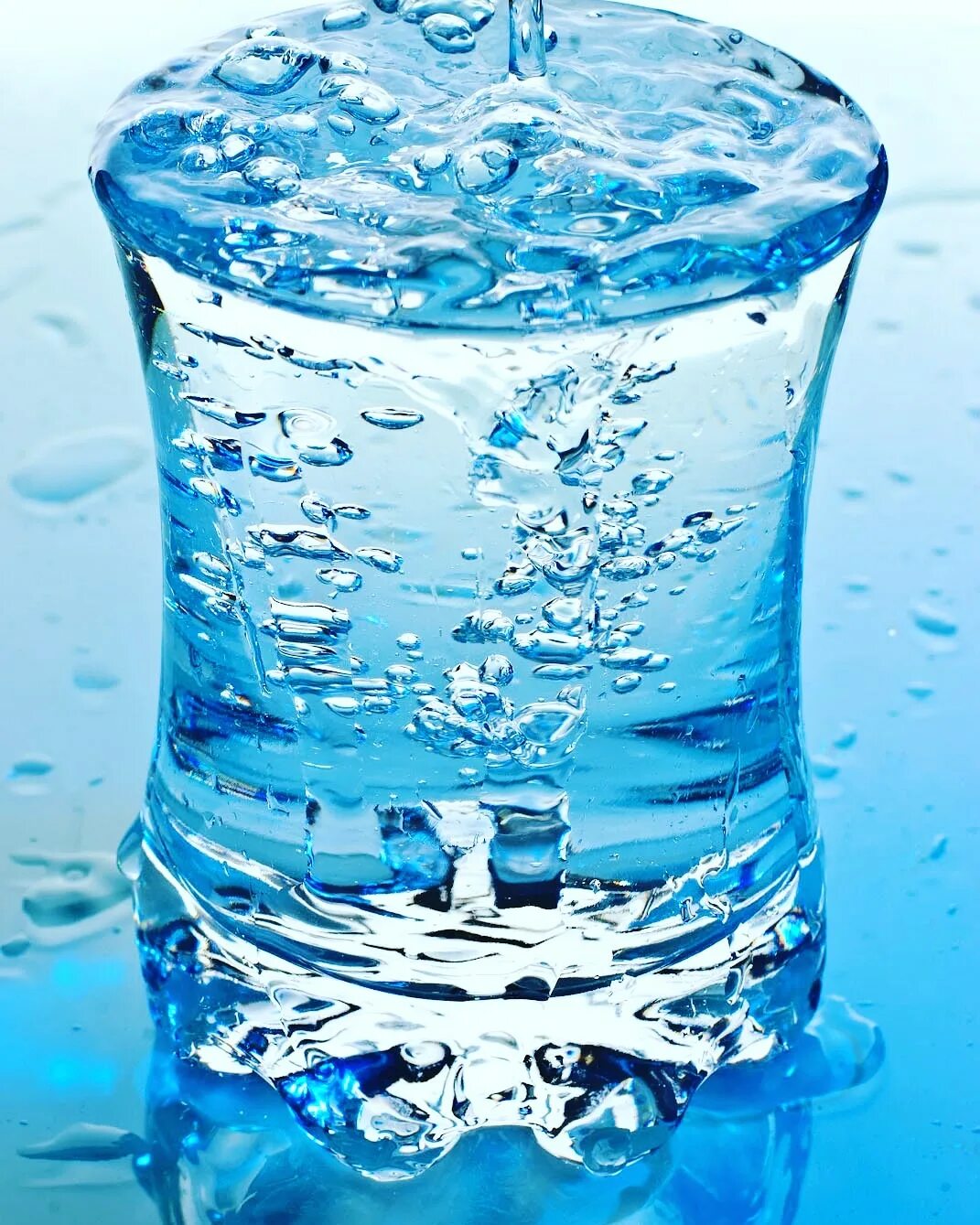 Вода. Стакан воды. Красивые стаканы для воды. Чистая вода. Сильно очищенная вода