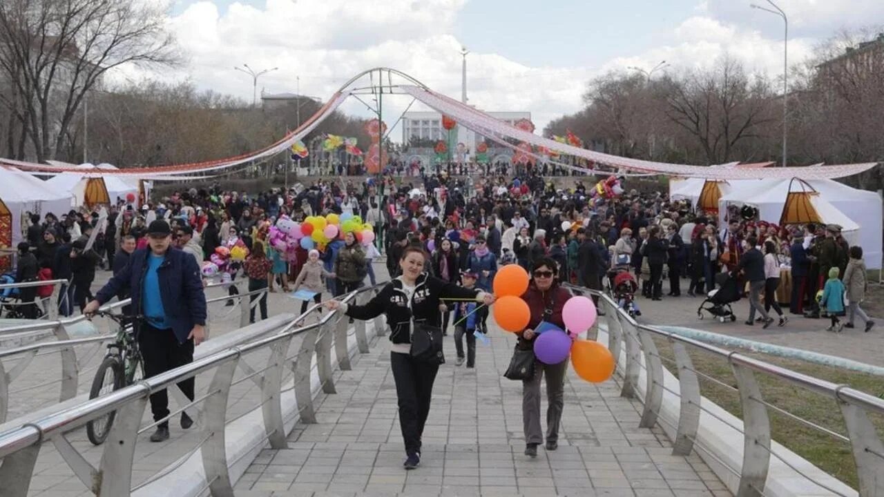 15 апреля праздник в казахстане. Мероприятия в парке. Праздники Казахстана. 1 Мая праздник в Казахстане. С праздником первого мая.