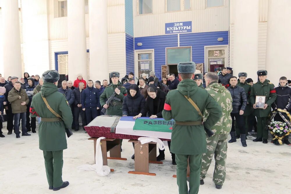 Прощание с воином. Похороны военнослужащего. Прощание с военнослужащими солдатами. В Пензе простились с погибшим.