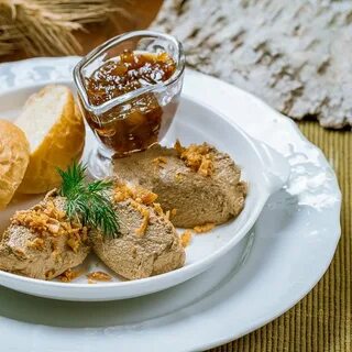 Холодная закуска из куриной печени с гарниром