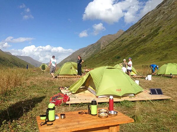 Палаточный лагерь красная Поляна Camp 2050. Палаточный лагерь на красной Поляне Сочи. Сочи красная Поляна палаточный городок. Rose camping