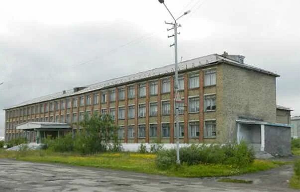 Фото Посёлок Заполярный, школа № 18 (июль 2008) в городе Заполярный
