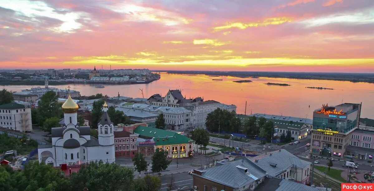 Ковид в нижнем новгороде. Стрелка Нижний Новгород вид на город. Нижний Новгород Волга. Волга и Ока в Нижнем Новгороде. Нижний Новгород вид с Волги.