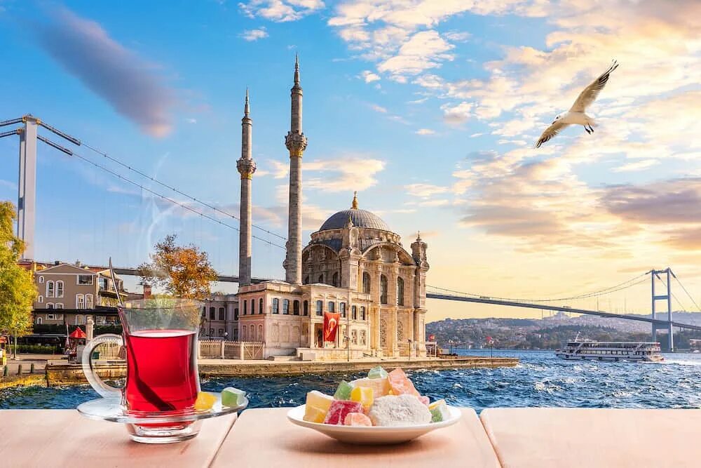 Праздники в стамбуле 2024. Стамбул Босфор Ортакей. Стамбул чай Босфор. Турция Босфор Девичья башня чай. Босфор мост в Стамбуле мечеть.
