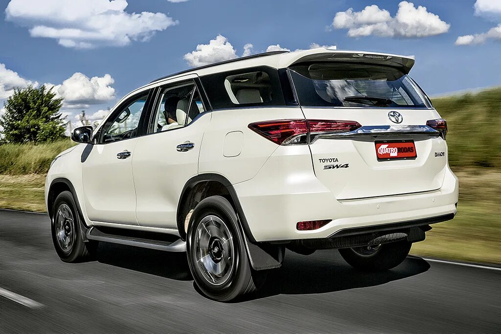 Тойота мицубиси. Mitsubishi Pajero Sport 2021 белый. Тойота Паджеро спорт 2019. Тойота Паджеро спорт 2021. Мицубиси Паджеро спорт 2021 белый перламутр.