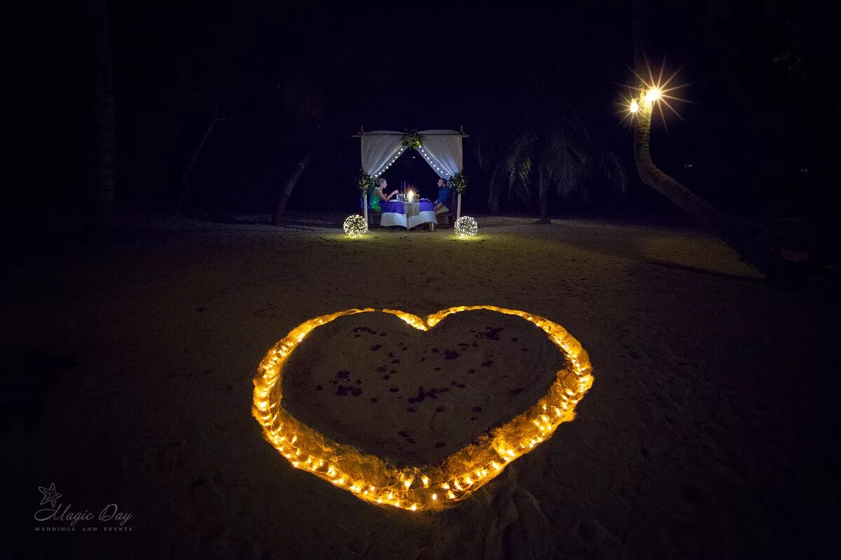 Делает предложение. Оригинальные предложения места. Красивые места для предложения. Предложение мужчине руки и сердца. Красивое предложение руки и сердца девушке.