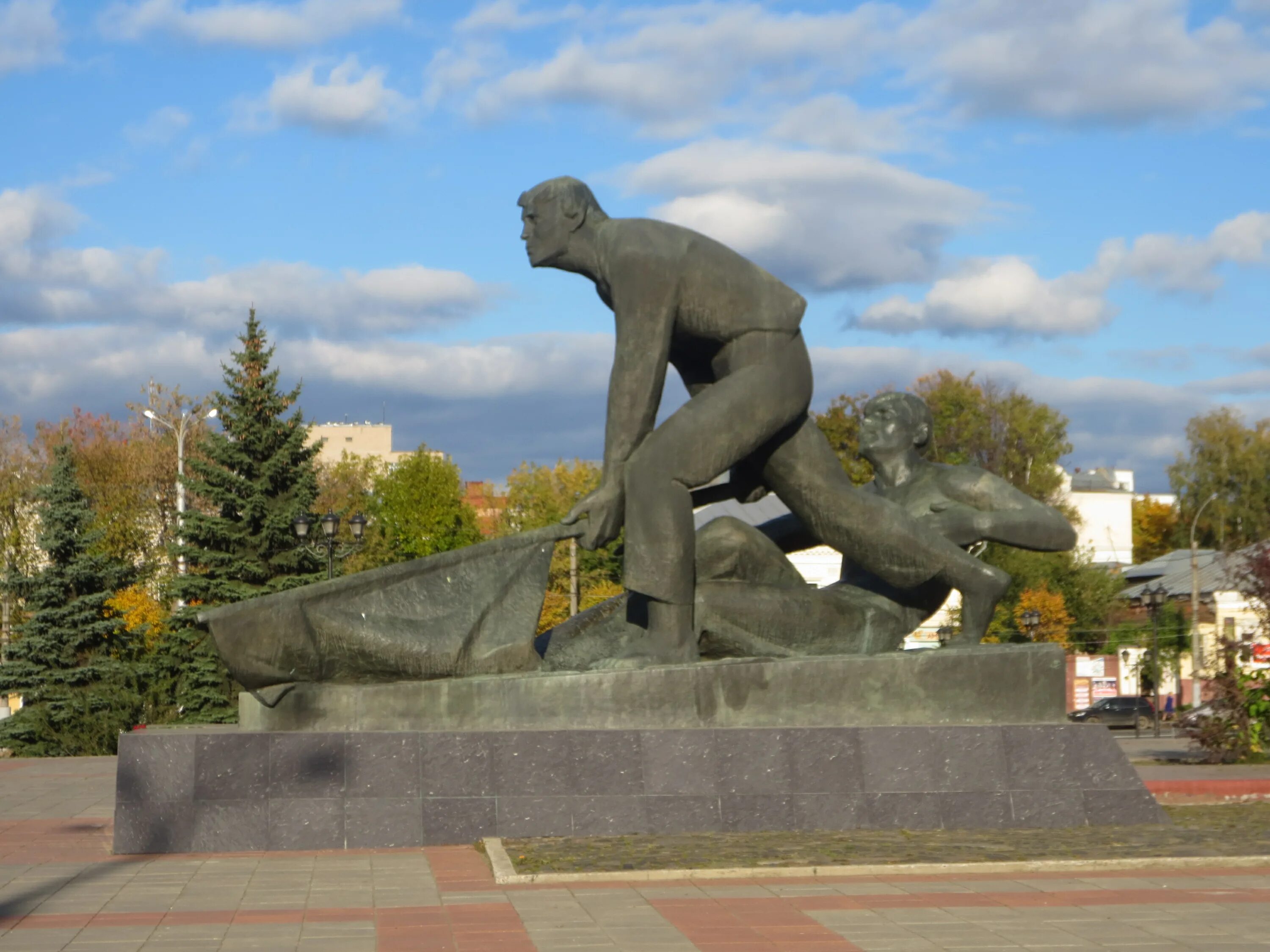 Иваново город революции. Памятник на площади революции Иваново. Памятник борцам революции Иваново. Памятник борцам революции 1905 года Иваново. Памятник борцам революции Бишкек.