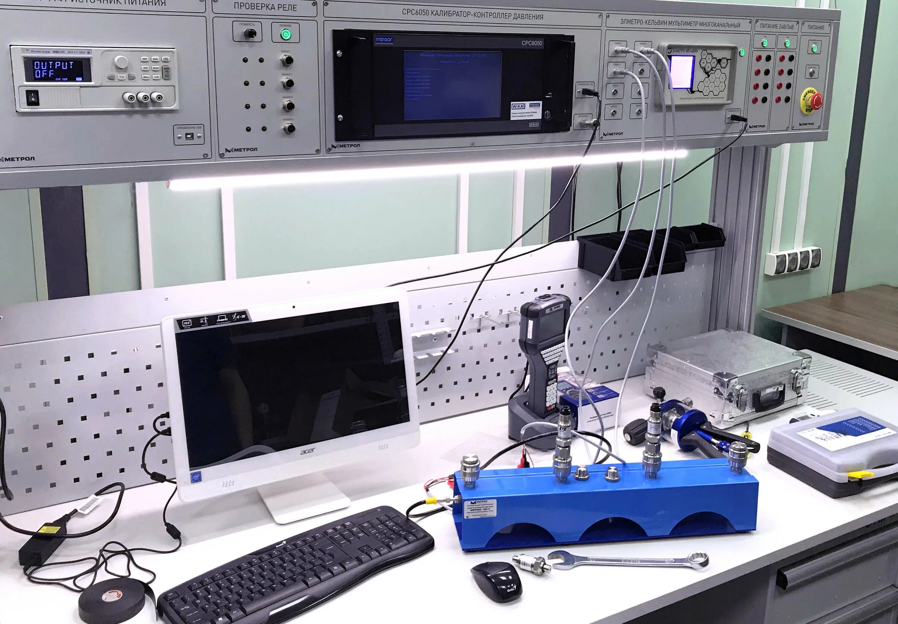 Метрология лабораторные. Поверка приборов. Лаборатории для поверки приборов. Метрологическая лаборатория. Лаборатория метрологии.