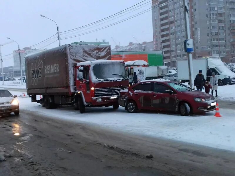 Дтп вологда сегодня на окружной. Происшествия в вологде за последние 2 дня. Дтп вологда сегодня на окружной. Дтп вологда сегодня на окружной. Дтп вологда окружное шоссе фура.