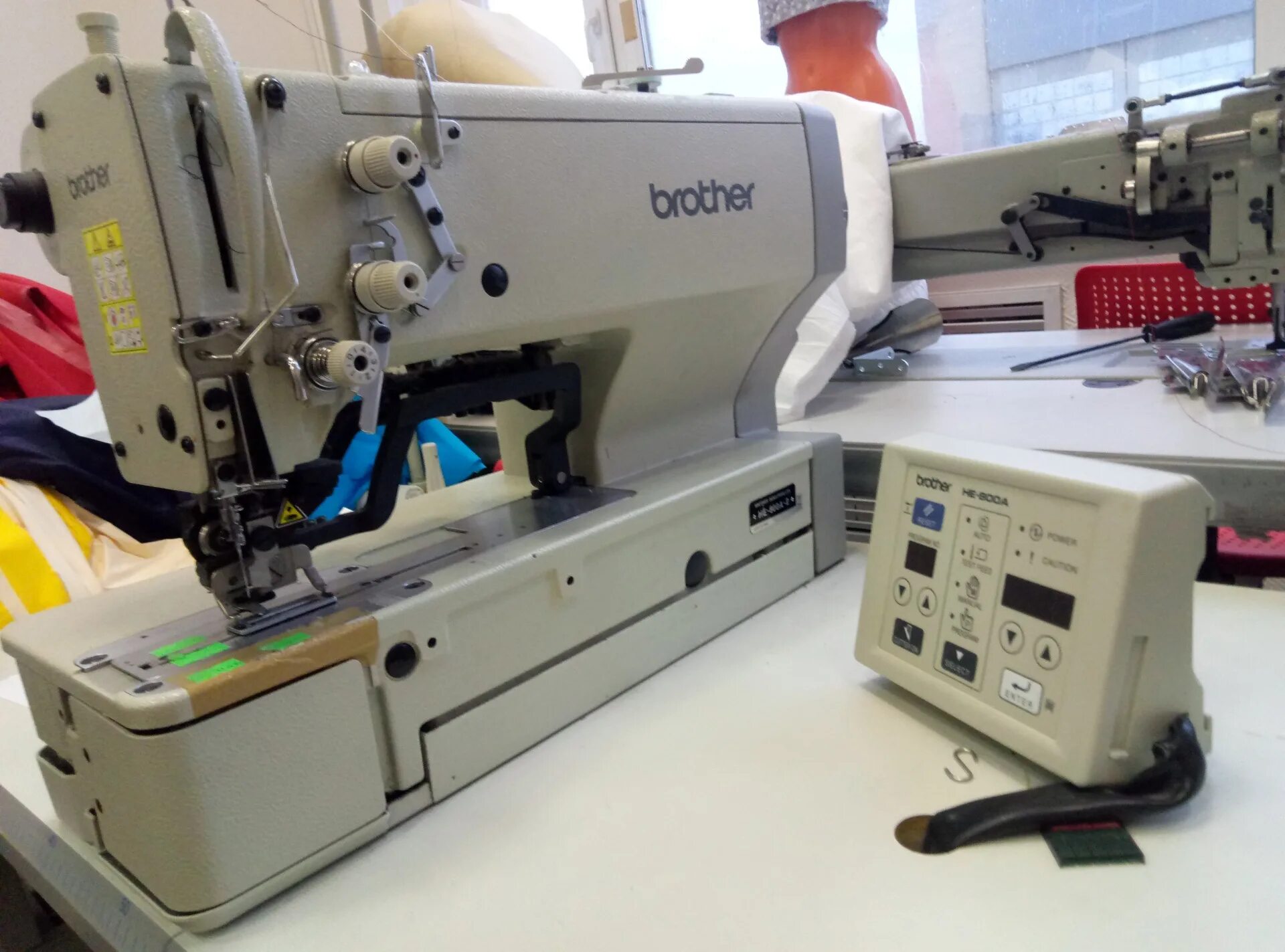 Brother he. Петельная машина brother lh-b814-2. He a brother. Brother he. Brother he-800b-2.