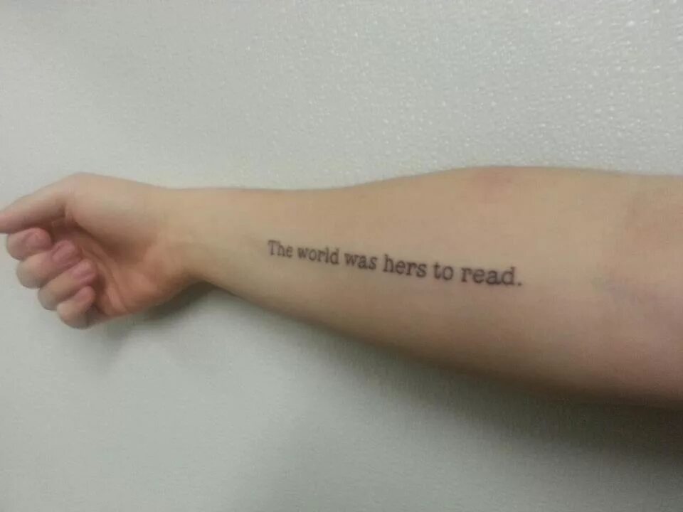 Are to see the world is. Татуировка с надписим the World. Татуировка i see you. My World Татуировка. Татуировка the World is mine.