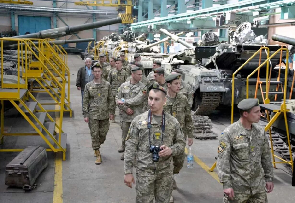 Армейский завод. Военный завод. Военная промышленность. Оборонное предприятие. Военные предприятия.