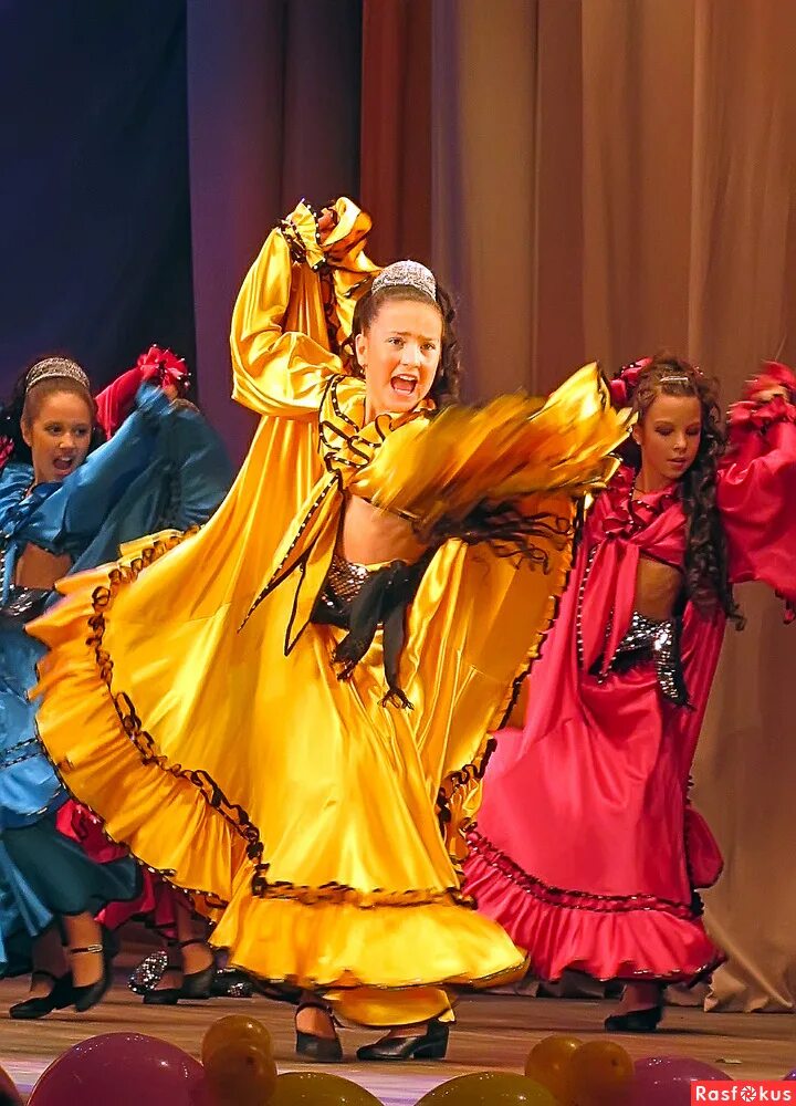 ягори цыганский ансамбль екатеринбург. цыганский ансамбль дэвлалэ. цыганский танец для детей в детском саду. цыганский танец для детей. фестиваль детского творчества карусель цыганочка.