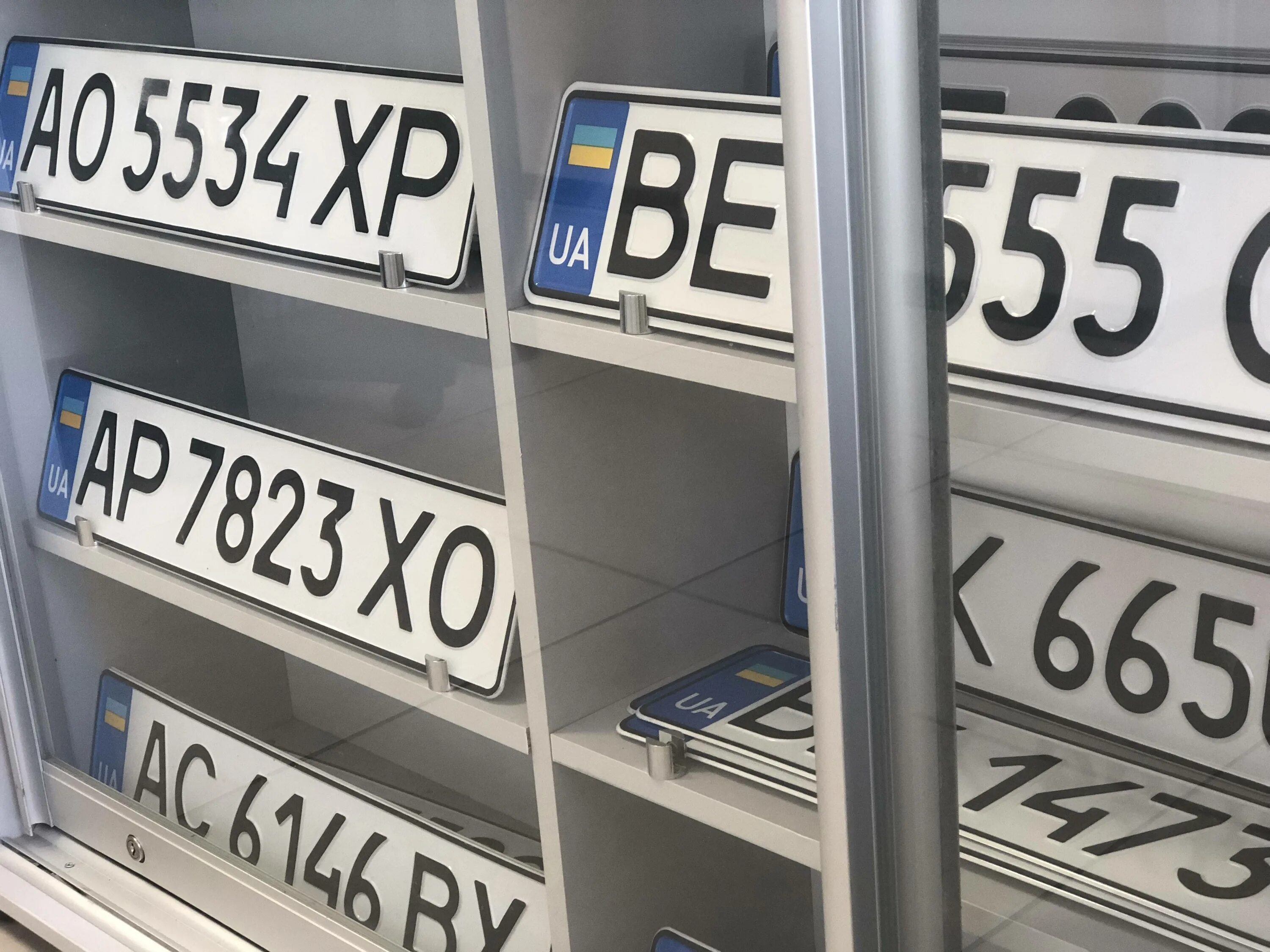 Как продать машину и оставить номера. Номера автомобилей украины. номера машин украины. украинские номерные знаки автомобилей.